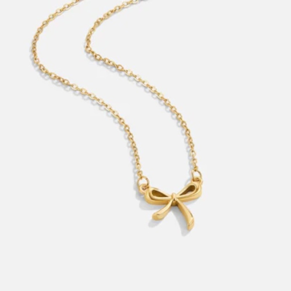 Elegant Gold Bow Necklace